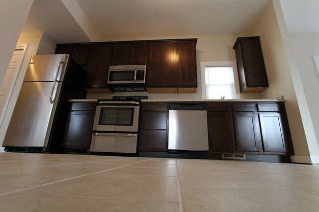 Building Photo - Fully Remodeled 3 Bedroom House!