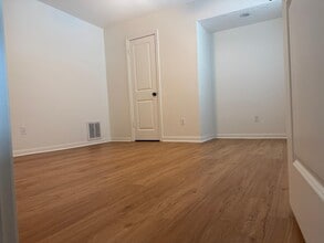 Building Photo - 9 Huntsmans Horn Cir