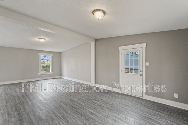 Building Photo - 7049 SW Hwy F
