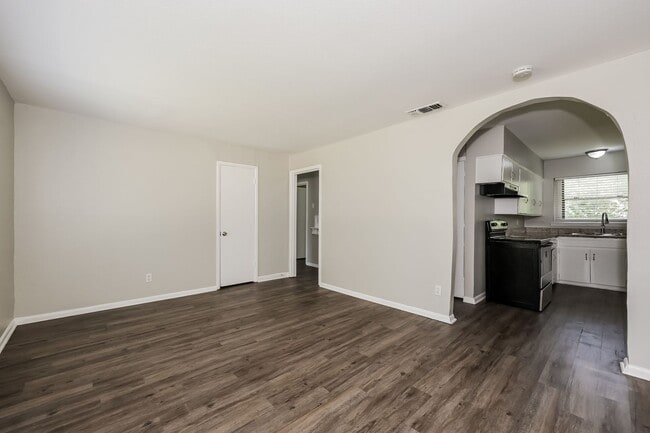 Building Photo - Coming Soon! 3 BR/1BA | Updated Single Family Home | 1-Car Garage | Shaded backyard!