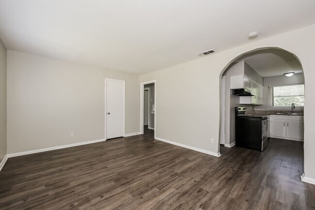 Foto del edificio - Coming Soon! 3 BR/1BA | Updated Single Family Home | 1-Car Garage | Shaded backyard!