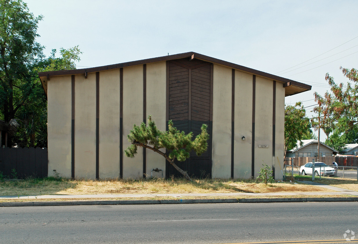 Building Photo - 3254 E Olive Ave