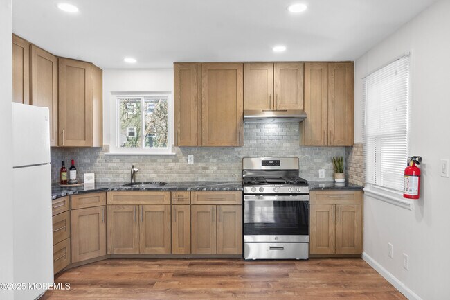 Foto del edificio - 85 Helen Ave