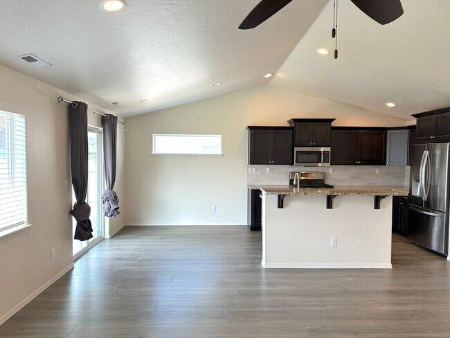 Foto del edificio - Newer 3-Bedroom in Middleton