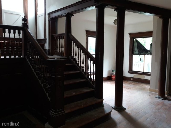 Building Photo - 8 br, 3.5 bath House - 2301 S State St