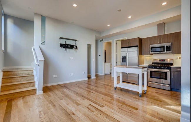 Building Photo - 2331 Glenarm Pl