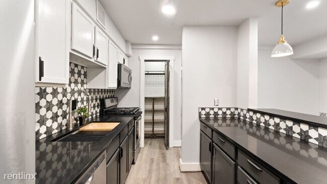 Building Photo - 2 br, 1 bath Condo - 635 Waterloo Road 210...