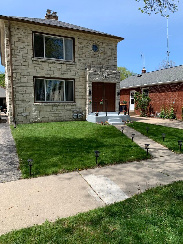 House Front View - 817 S 87th St