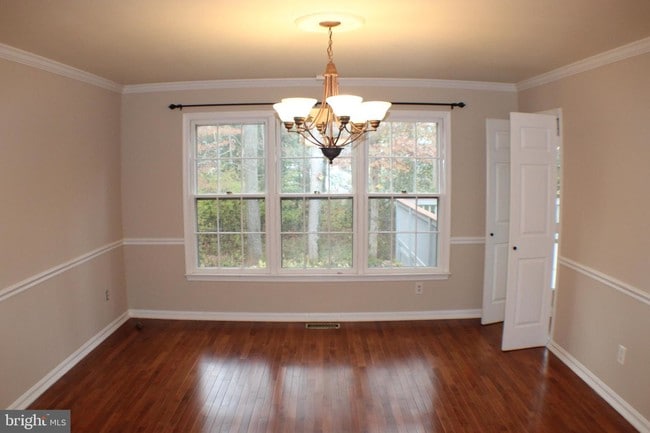 Building Photo - 5584 Queen Victoria Ct
