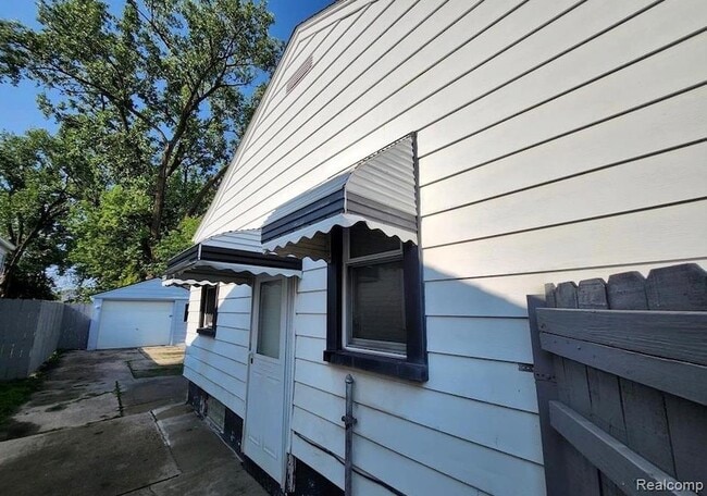 Foto del edificio - 1761 E Milton Ave