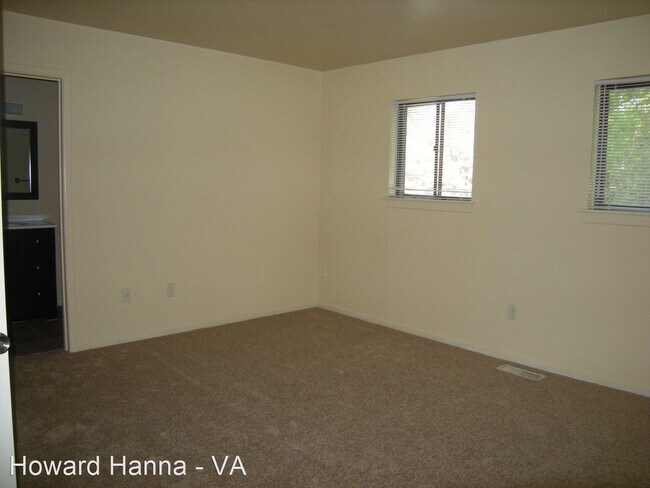 Building Photo - 3 br, 2.5 bath House - 123 Windsor Pines W...