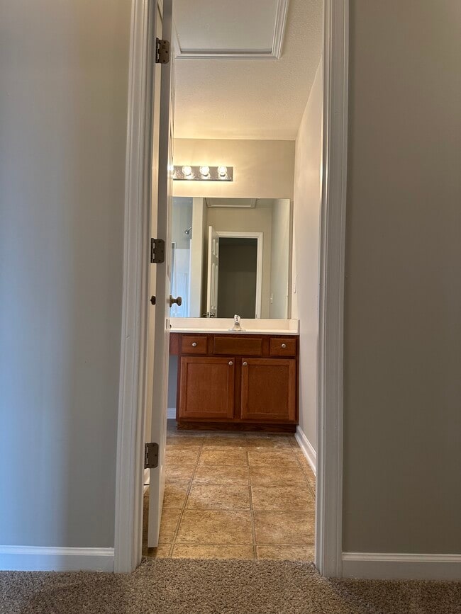 Building Photo - 511 Canary Ct