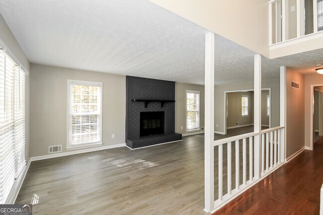 Building Photo - 235 N Fayette Dr