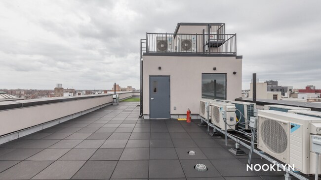 Foto del edificio - 250 Lenox Rd