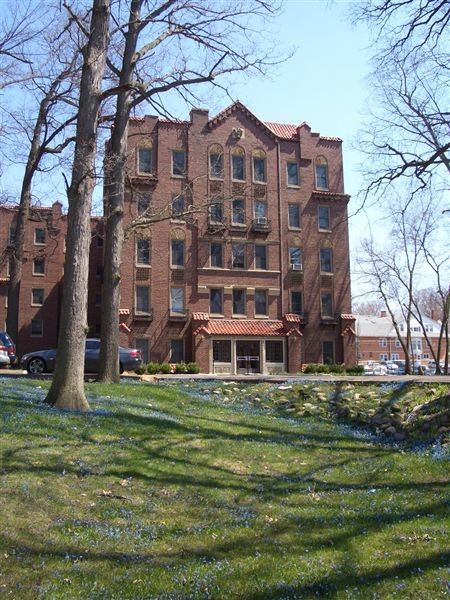 Building Photo - 715 S Forest Ave
