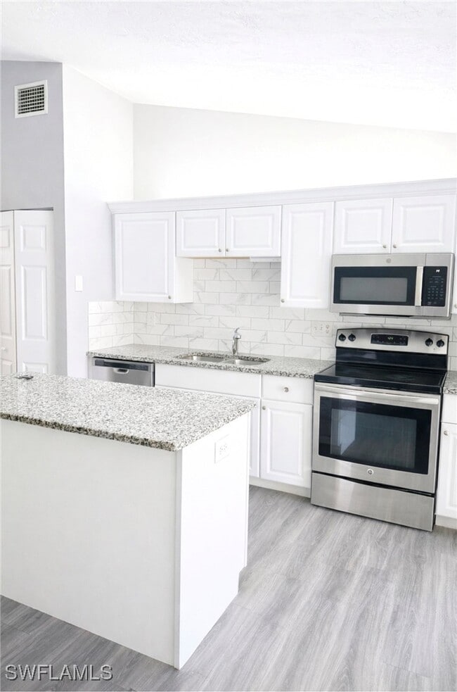 Building Photo - 5364 16th Pl SW