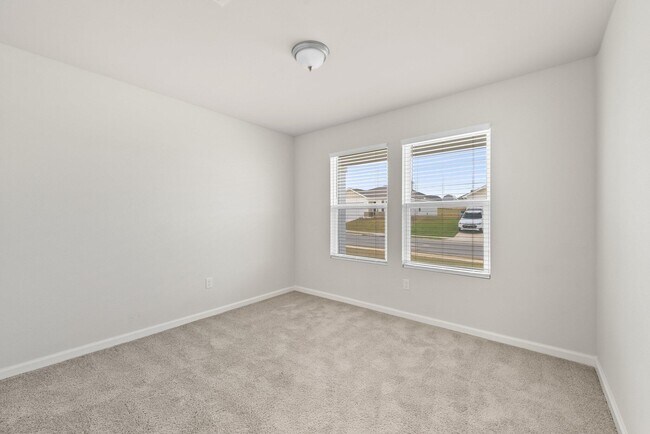 Foto del edificio - 434 Whispering Creek Ave