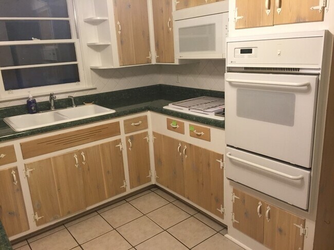 Building Photo - Nice 4 Bed/2 Bath in Montgomery