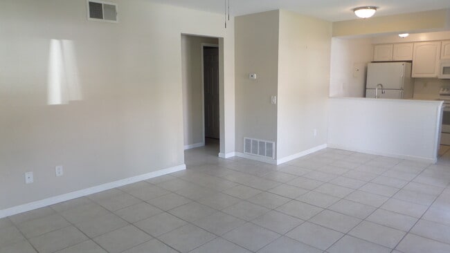 Building Photo - 72577 Edgehill Dr