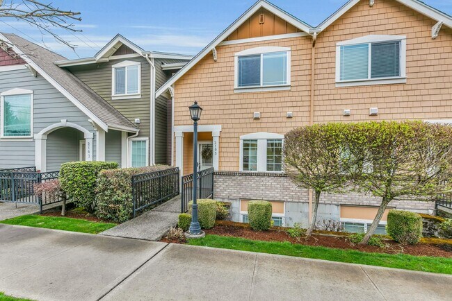 Foto del edificio - Gorgeous 3 bedroom 2.5 bath with views of ...