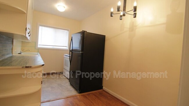 Building Photo - 676 Memorial Dr