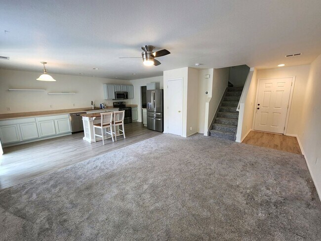 Foto del edificio - Charming 3 Bed 2 Bath Townhome for Rent in...