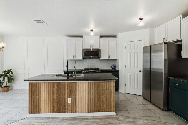 Building Photo - 137 Preston Trail