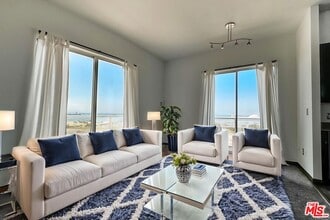 Building Photo - 488 E Ocean Blvd