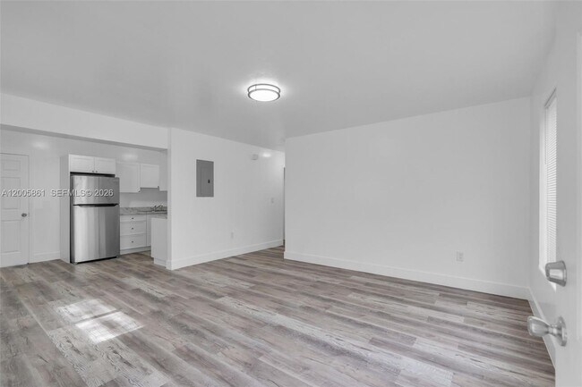 Foto del edificio - 265 NE 55th Terrace