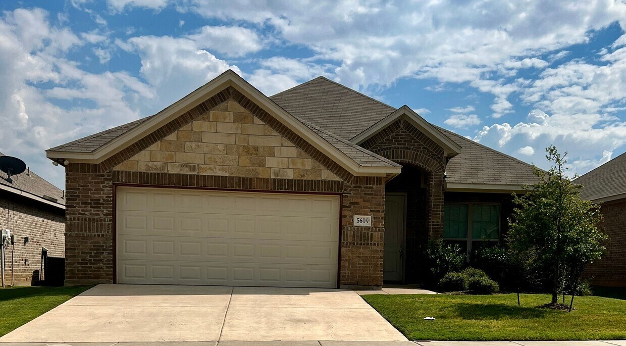 Primary Photo - ? 1/2 Off First Month’s Rent! ?