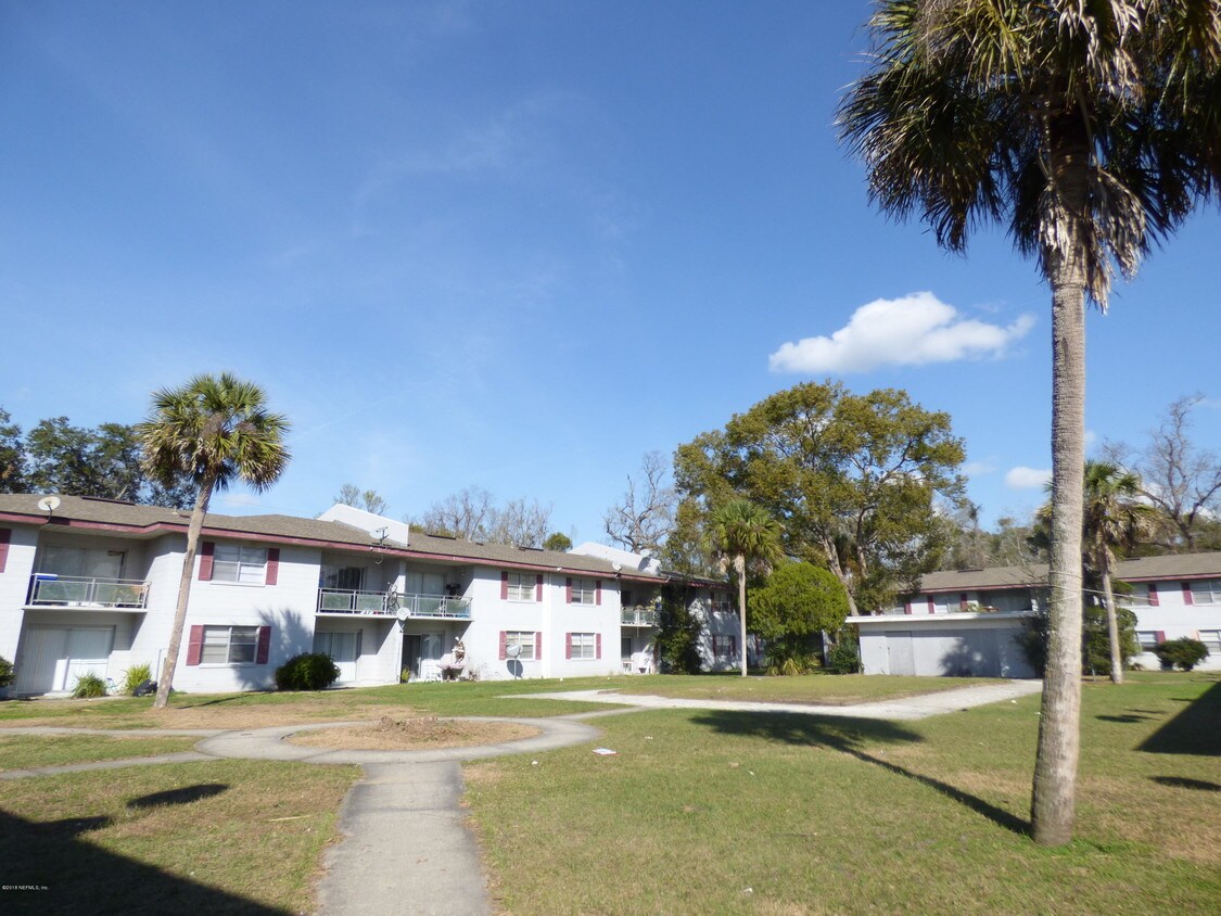 Foto del edificio - 2441 Spring Park Rd