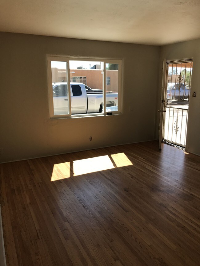 Building Photo - 636 San Pedro Dr SE