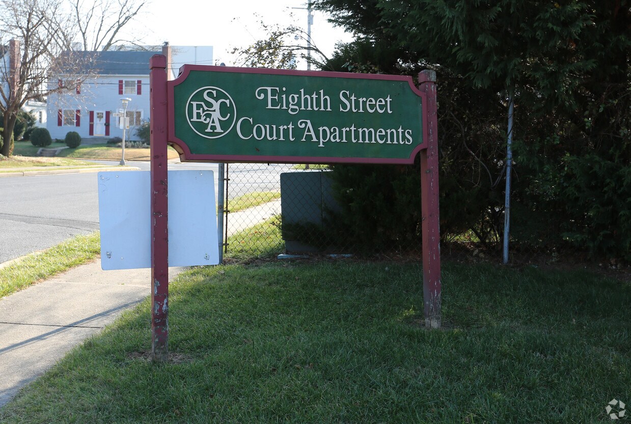 Eighth en la calle Apartaments - Eighth Street Court Apartments