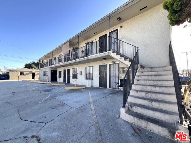 Building Photo - 1016 W 109th Pl