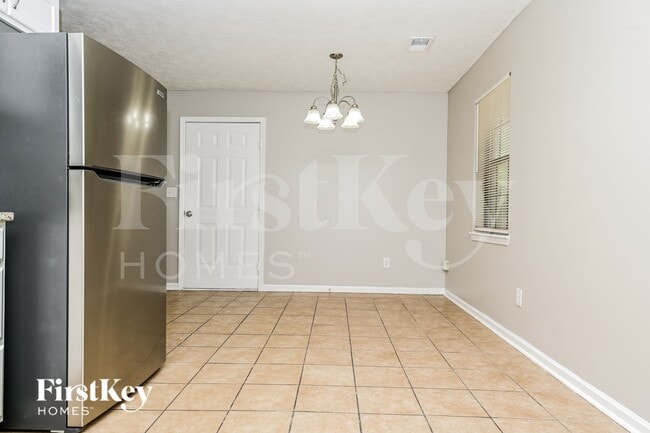 Building Photo - 250 Hunters Trce