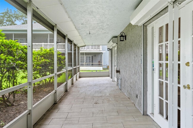 Foto del edificio - 7556 Stirling Rd