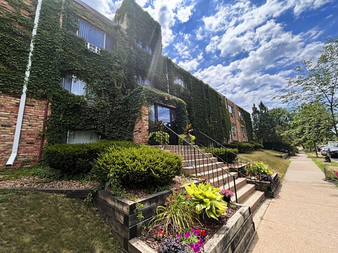 Primary Photo - 2601 Garfield Ave