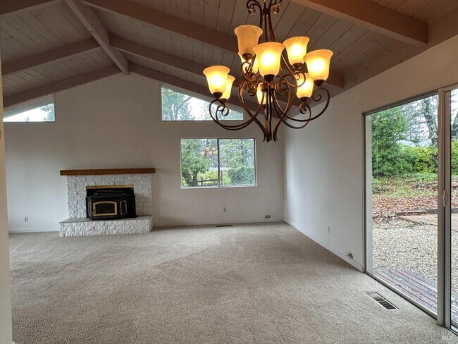 Building Photo - 315 Pine Breeze Dr