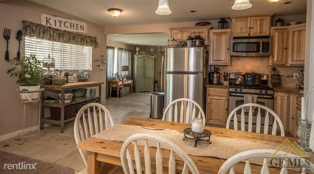 Building Photo - 3 br, 2 bath House - 102 teakwood