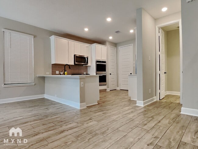 Building Photo - 10210 Alder Ridge Dr