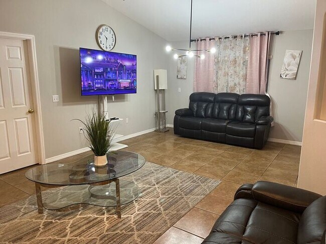 Foto del edificio - Welcome to Your Ideal Rental Retreat!