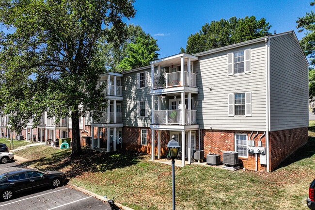 Building Photo - Villas at Southern Ridge