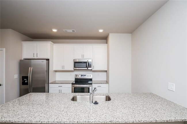 Building Photo - 202 Crestview Dr