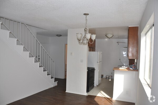 Kitchen - 10614 Eastborne Ave
