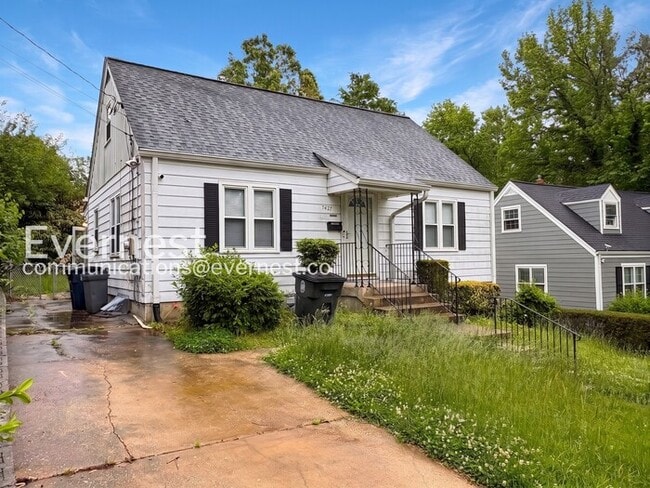 4-Bed/2-Bath Home with Fenced Yard/ Available Soon! - 4-Bed/2-Bath Home with Fenced Yard/ Available Soon!