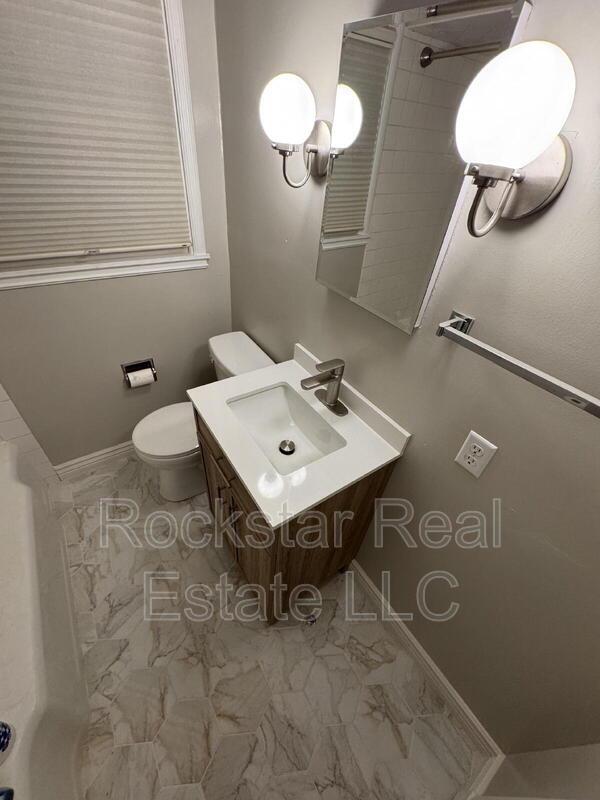 Foto del edificio - 3027 W Cleveland Ave