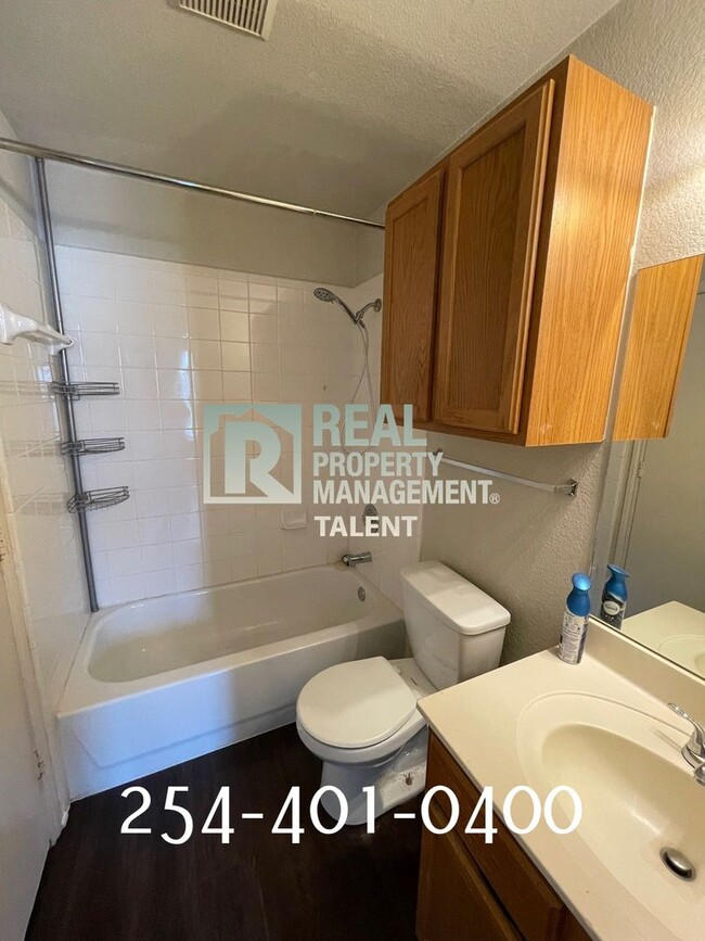 Foto del edificio - 5712 Redstone Dr