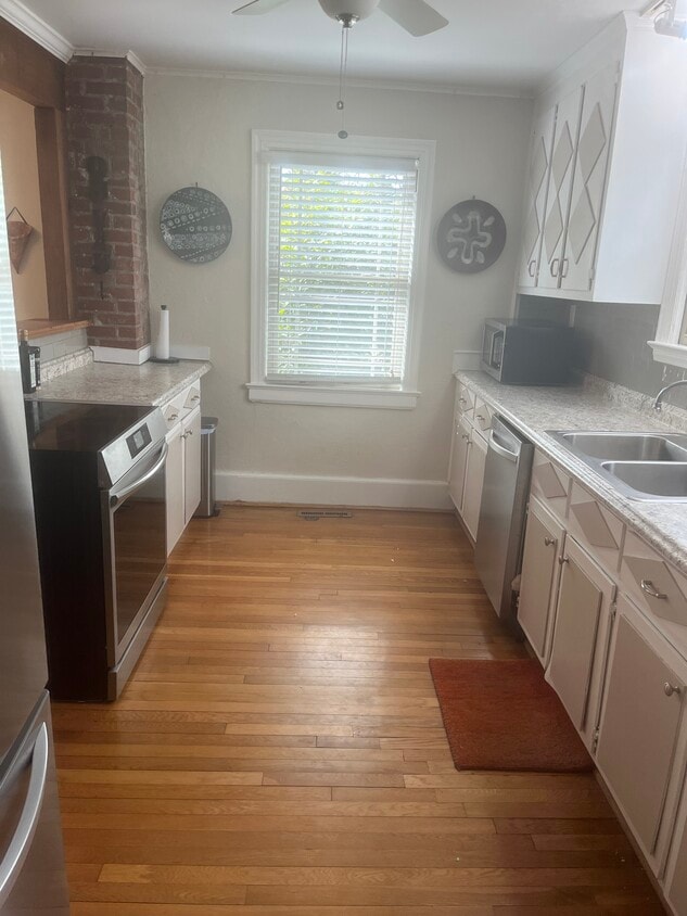 Building Photo - 807 Benton St