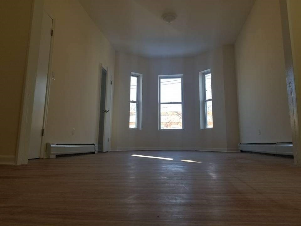 Primary Photo - 239 Fulton Ave