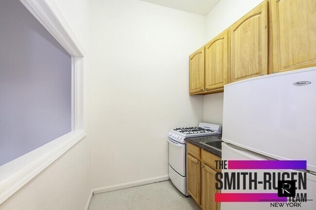 Building Photo - 525 East 88th Street